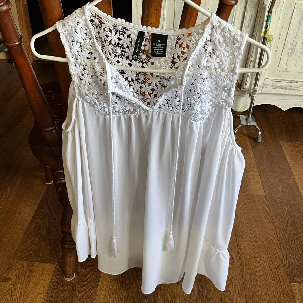 New Directions small sleeveless top